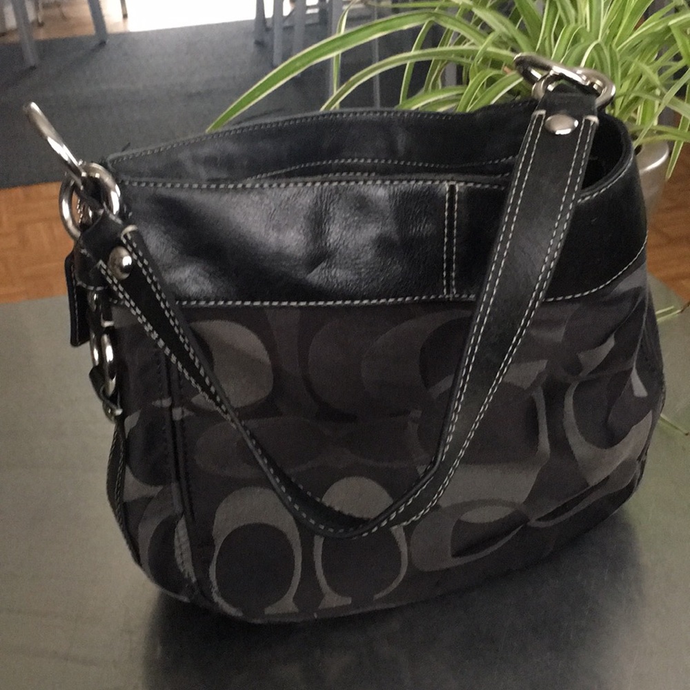 Coach/ F14711/ Black Signature/ Zoe/Optic/ Hobo
